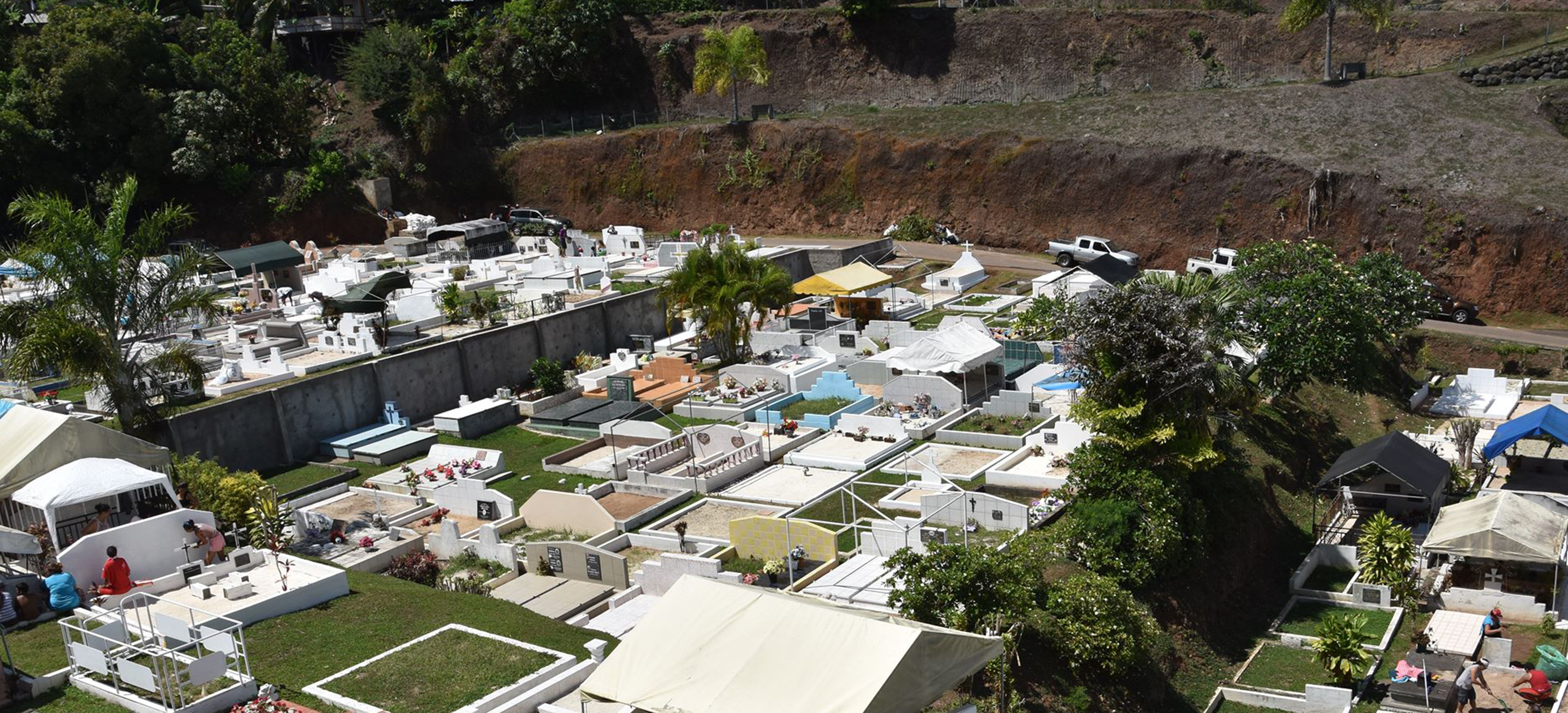 RETRAIT DES STRUCTURES AU CIMETIÈRE COMMUNAL TE EA NUI